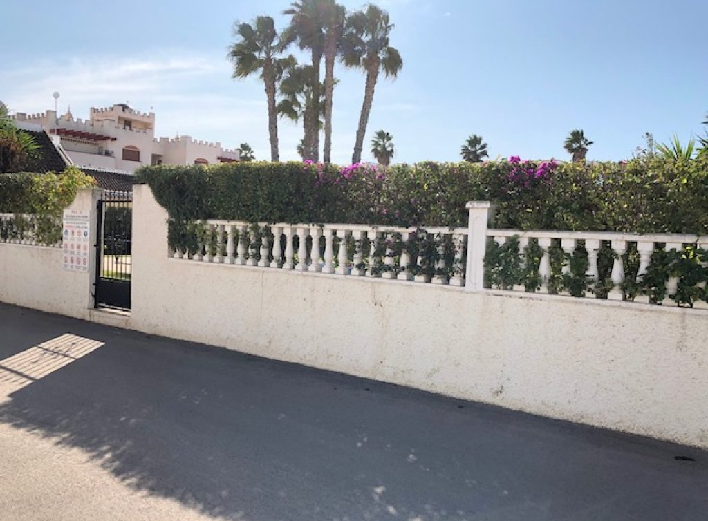 Sale - Bungalow - Los Alcázares - Oasis
