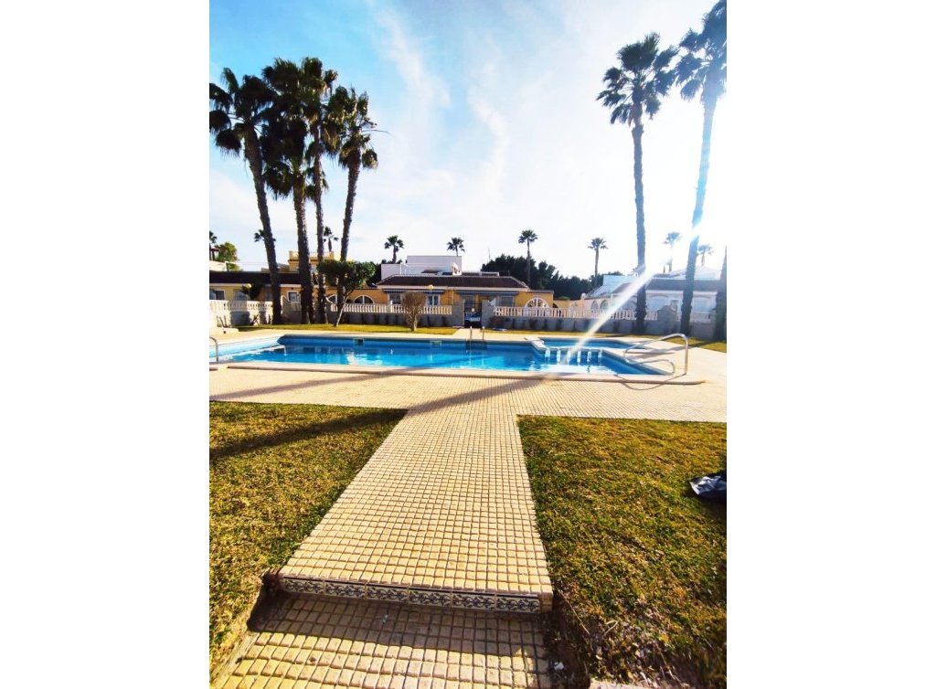 Sale - Bungalow - Los Alcázares - Oasis