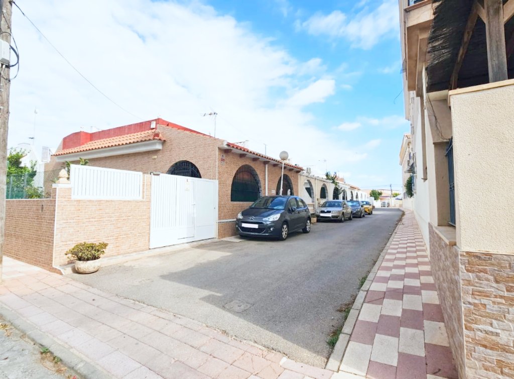 Sale - Bungalow - Los Alcázares
