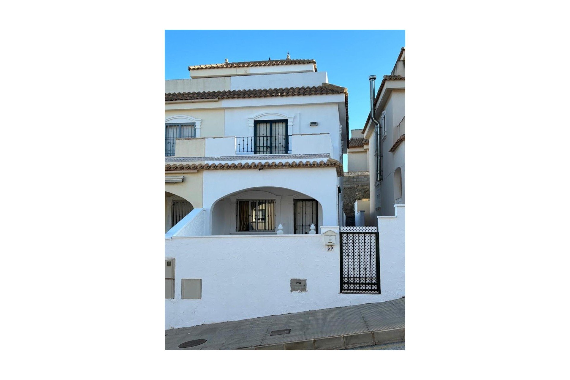 Sale - Townhouse - El Carmoli