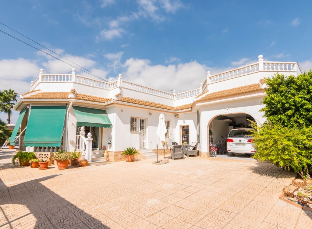 Sale - Villa - Los Alcázares