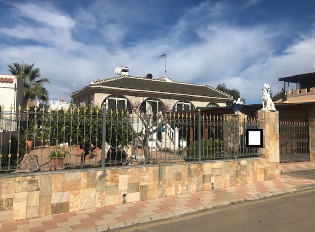 Venta - Chalet - Los Alcázares