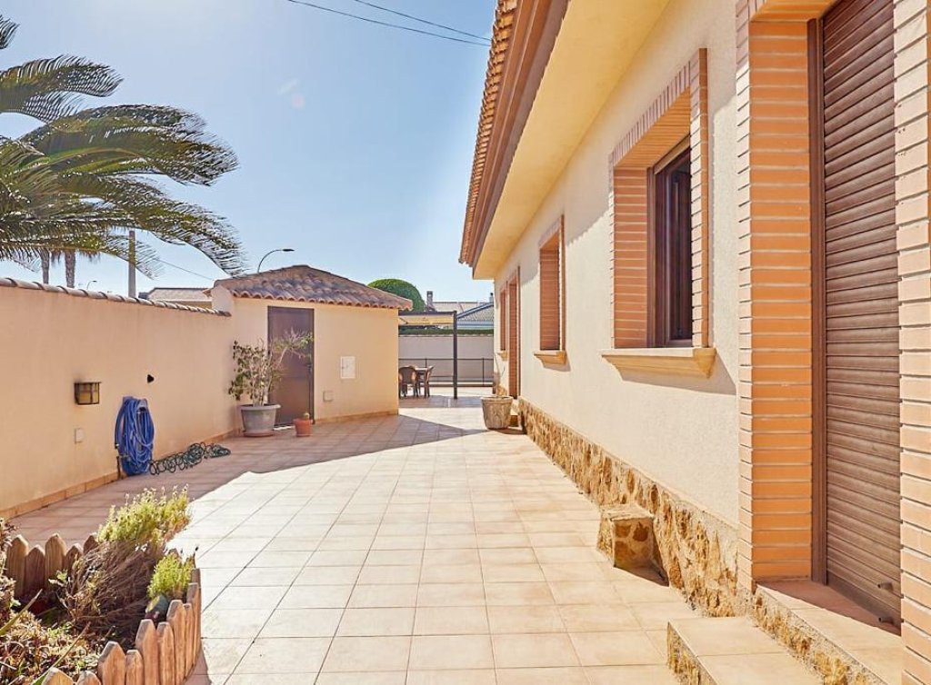 Venta - Chalet - Los Alcázares