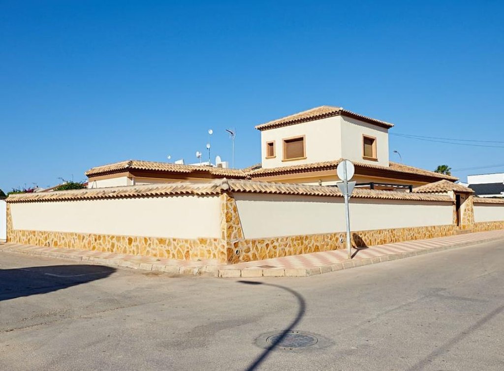 Venta - Chalet - Los Alcázares