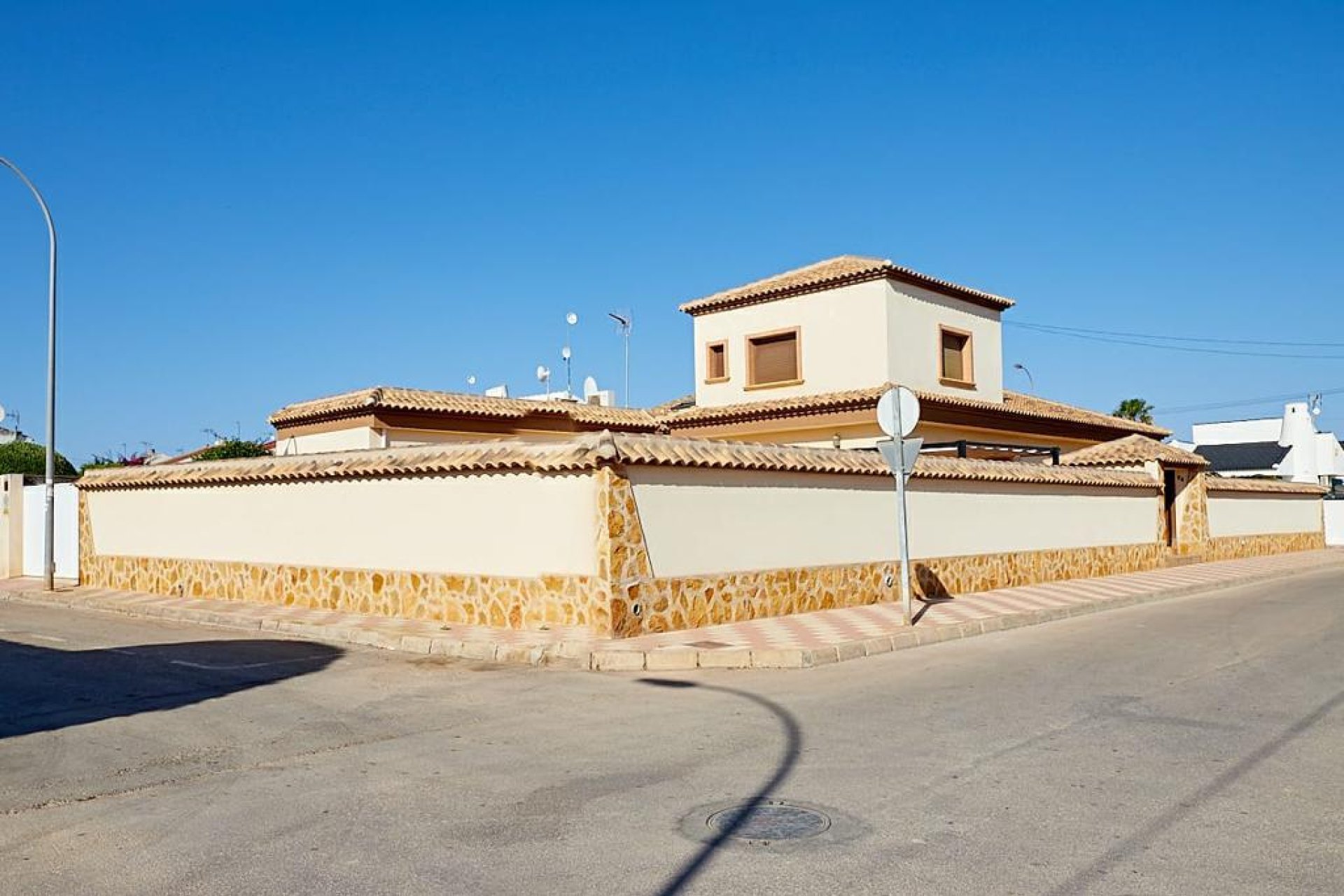 Venta - Chalet - Los Alcázares