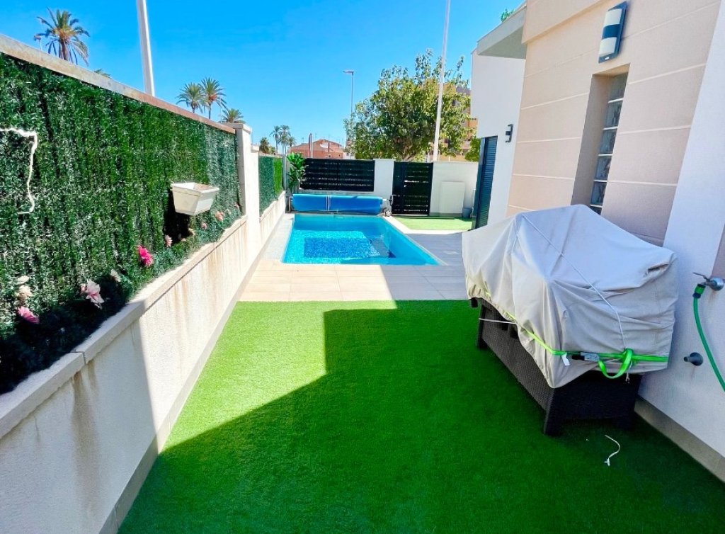 Venta - Chalet - Los Alcázares