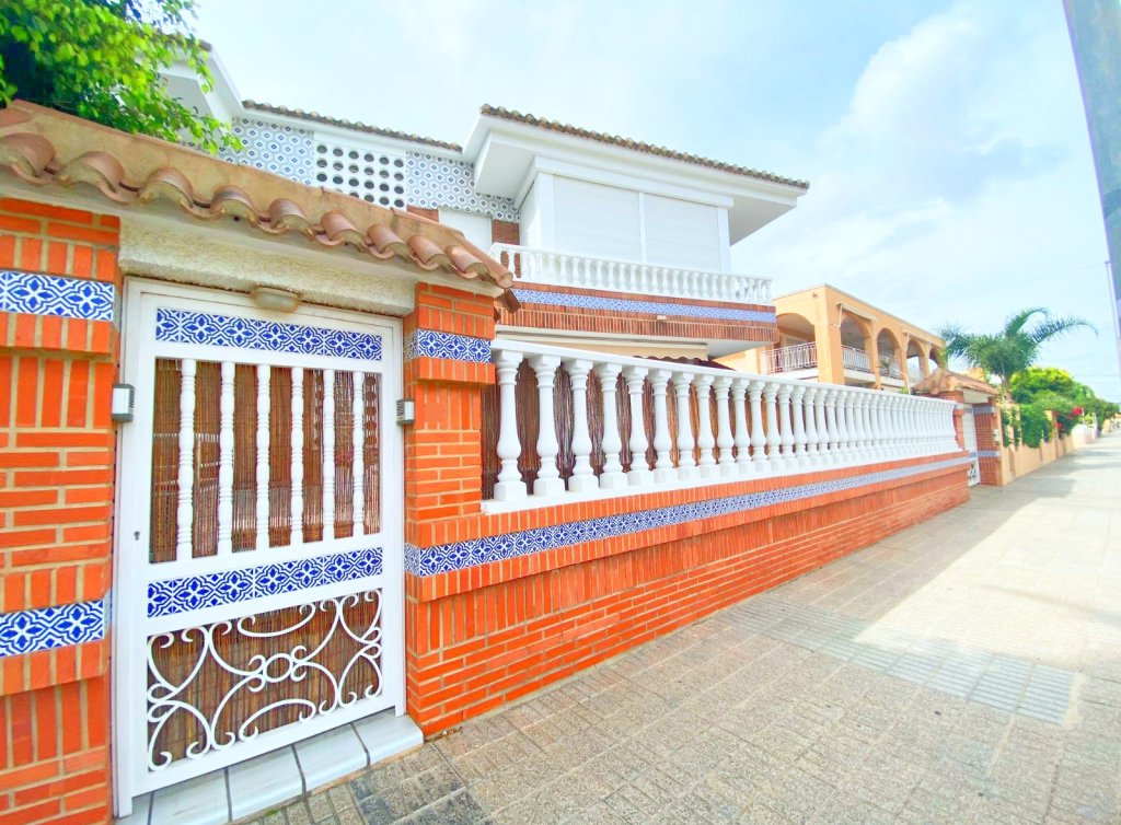 Venta - Chalet - Los Alcázares