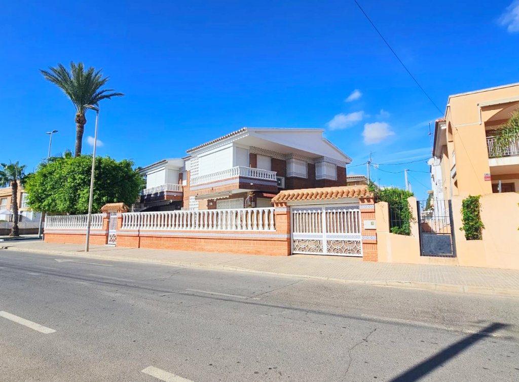 Venta - Chalet - Los Alcázares