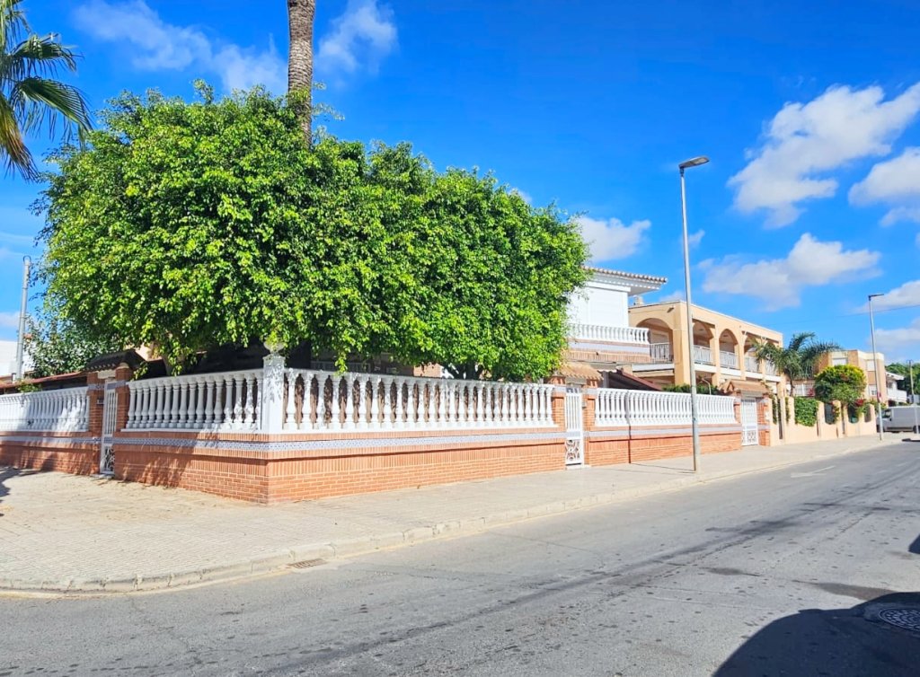 Venta - Chalet - Los Alcázares