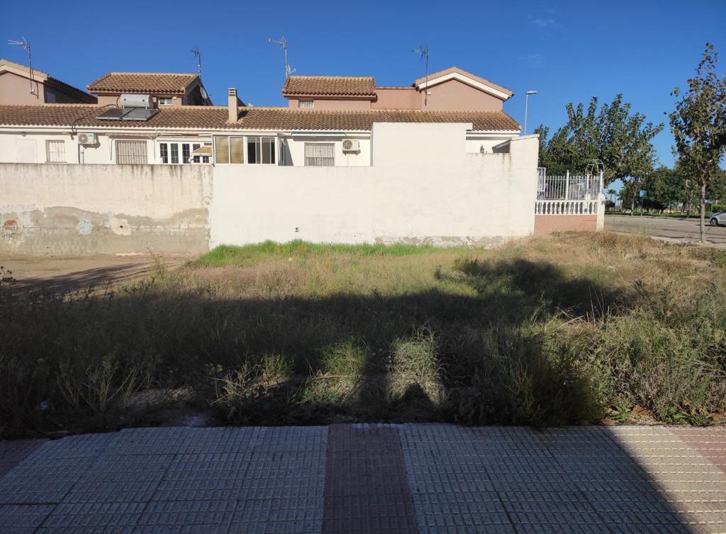 Venta - Plot of Land - Los Alcázares