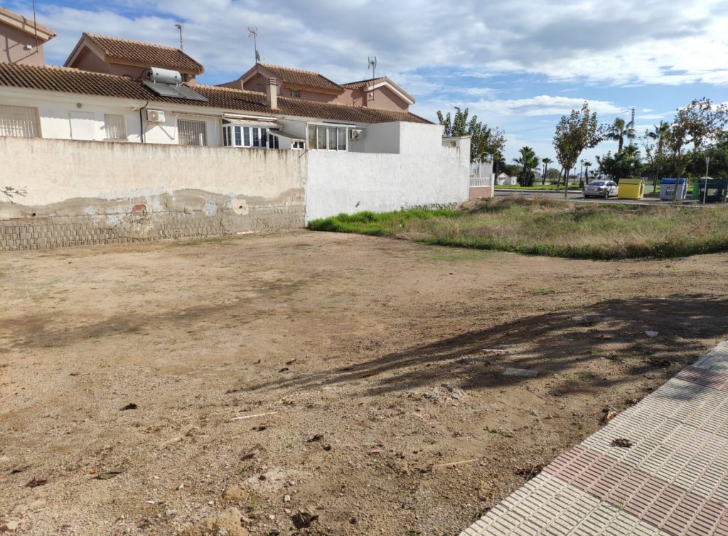 Venta - Plot of Land - Los Alcázares