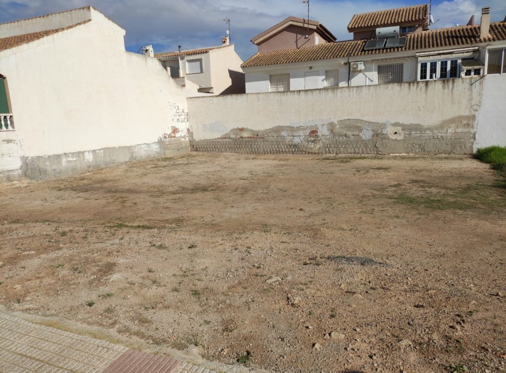 Venta - Plot of Land - Los Alcázares